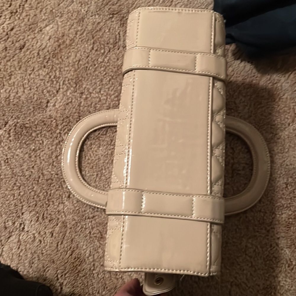 Cream Ruffled Quilted Handbag - Picture 4 of 4